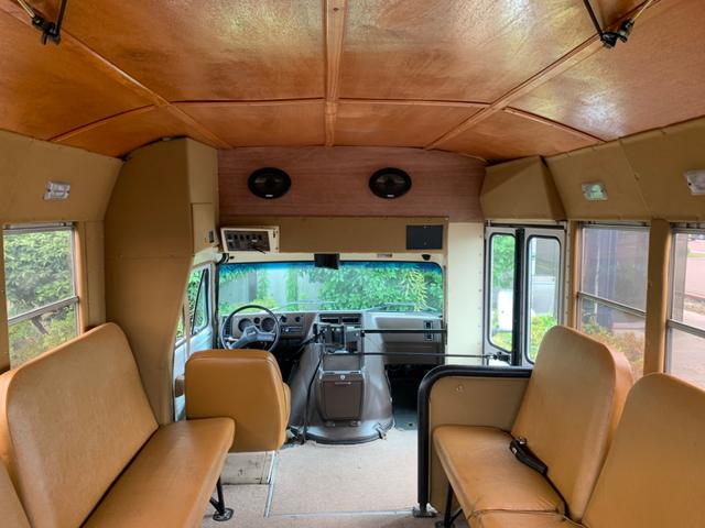 納車時のスクールバス車内